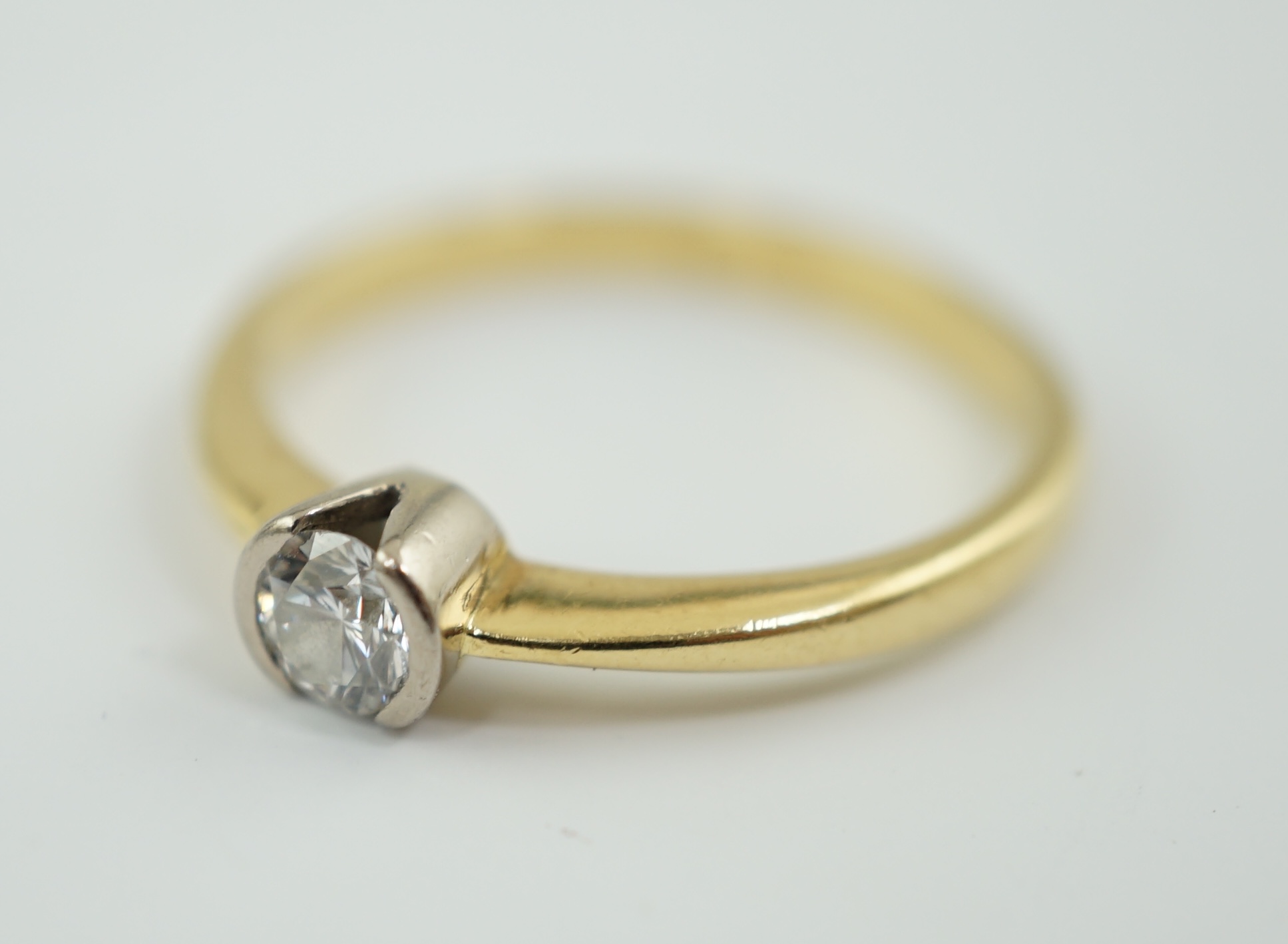 A modern 18ct gold and solitaire diamond set ring, with GIA report dated 21/12.2006 stating the round brilliant cut stone to weigh 0.27ct, with a colour and clarity of D and VS2, size P, gross weight 3.3 grams. Condition